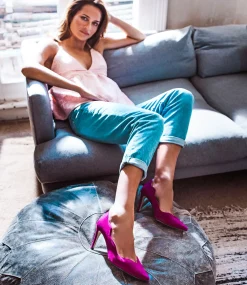 Alena90 Scalloped Pump In Magenta Suede