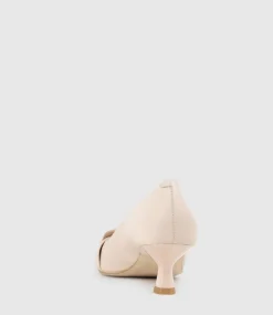 Destra60 Pointed Pump With Buckle In Nude