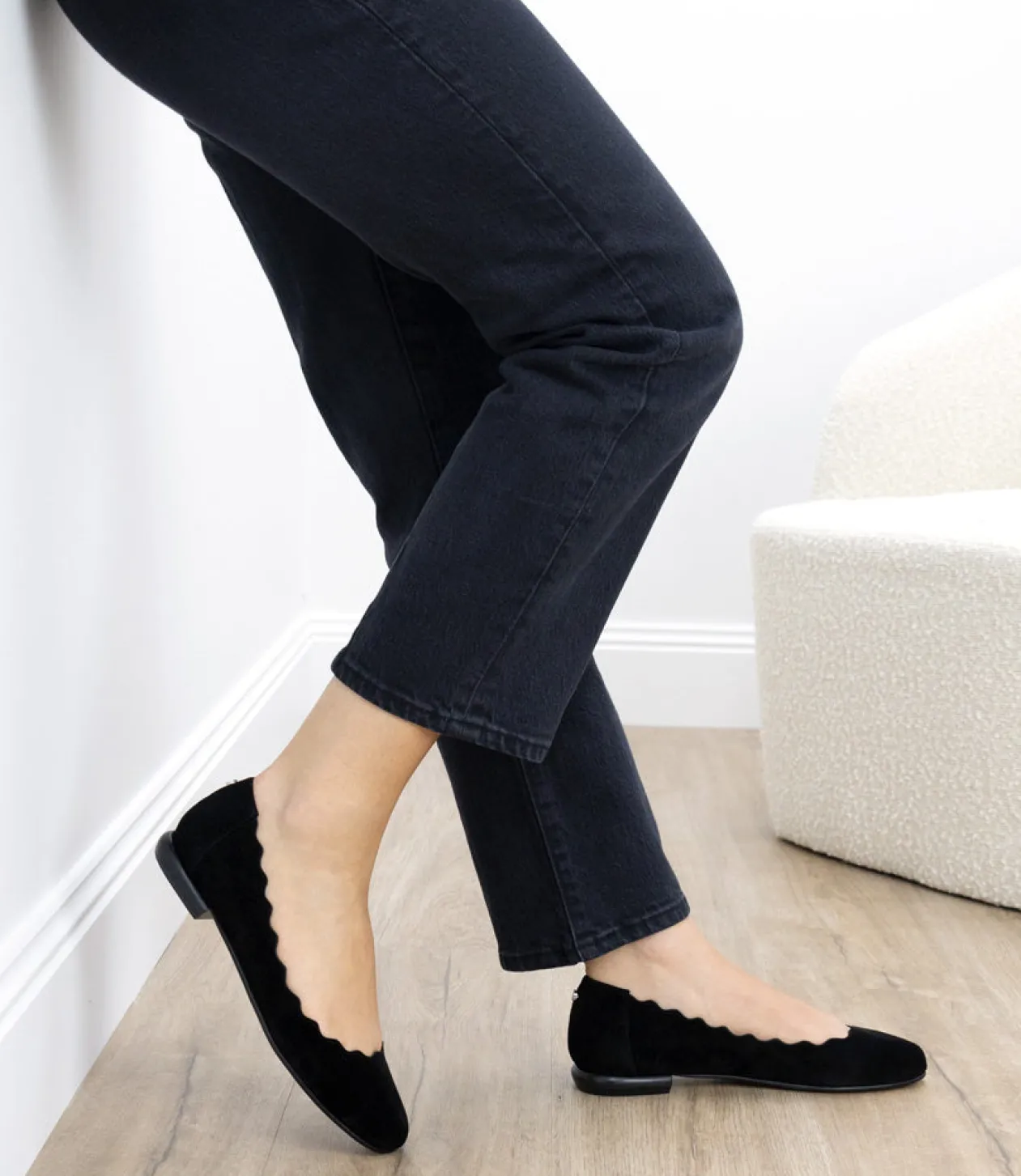 Fara Scalloped Ballet Flat In Black Suede