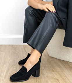 Hazel65 Albert Throat Pump In Black Suede