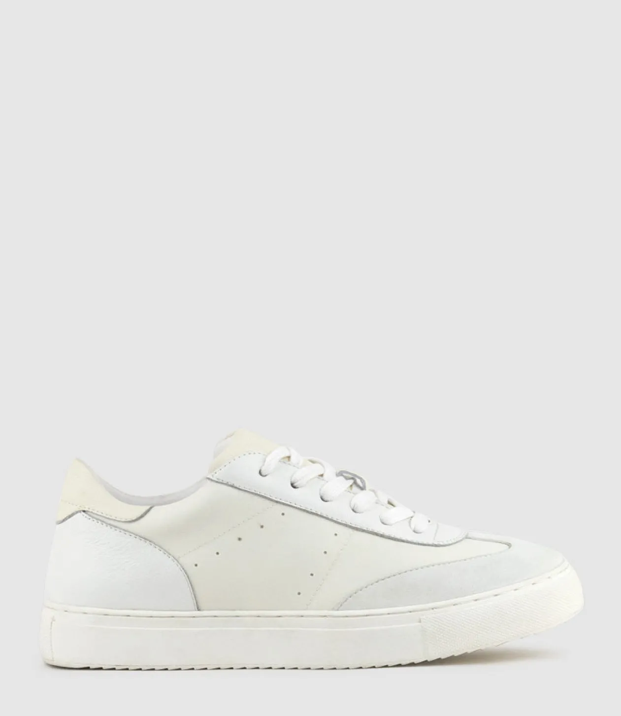 Jones Retro Sneaker In Cream