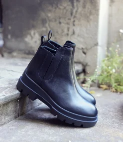 Kash Hidden Gusset Ankle Boot In Black