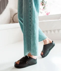 Kleese Crossover Slide In Black