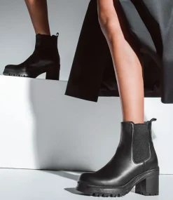 Paxton Chukka Boot On Rubber Heel In Black