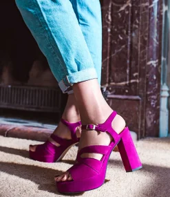 Reya100 Open Toe Platform Sandal In Magenta Suede
