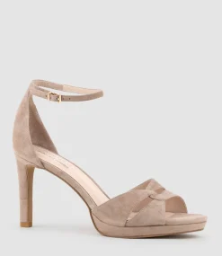 Spencer90 Interlocked Detail Platform Sandal In Nude Suede