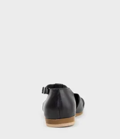 Swain Closed Toe Sandal In Black