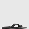 Tiana Crossover Toe Thong In Black