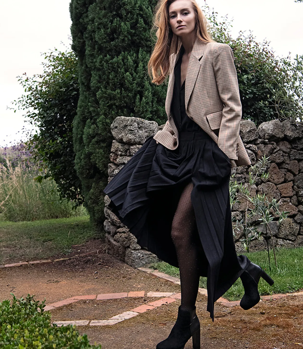 Ulias110 Half N Half Platform Boot In Black Calf