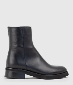 Urias Classic Ankle Boot In Black