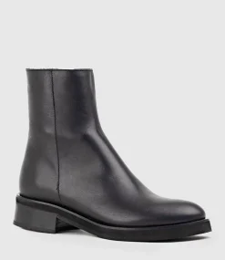 Urias Classic Ankle Boot In Black