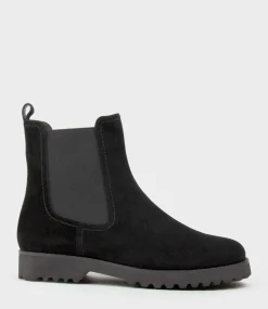 Wyatt Chukka Boot On Rubber Sole In Black Suede