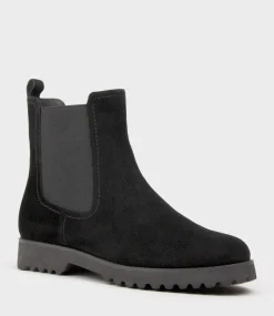 Wyatt Chukka Boot On Rubber Sole In Black Suede