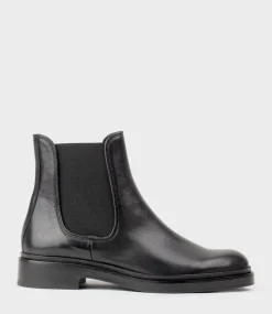 Wyn Chelsea Boot On Exaggerated Sole In Black