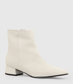 Zana35 Pointed Ankle Boot In Cream
