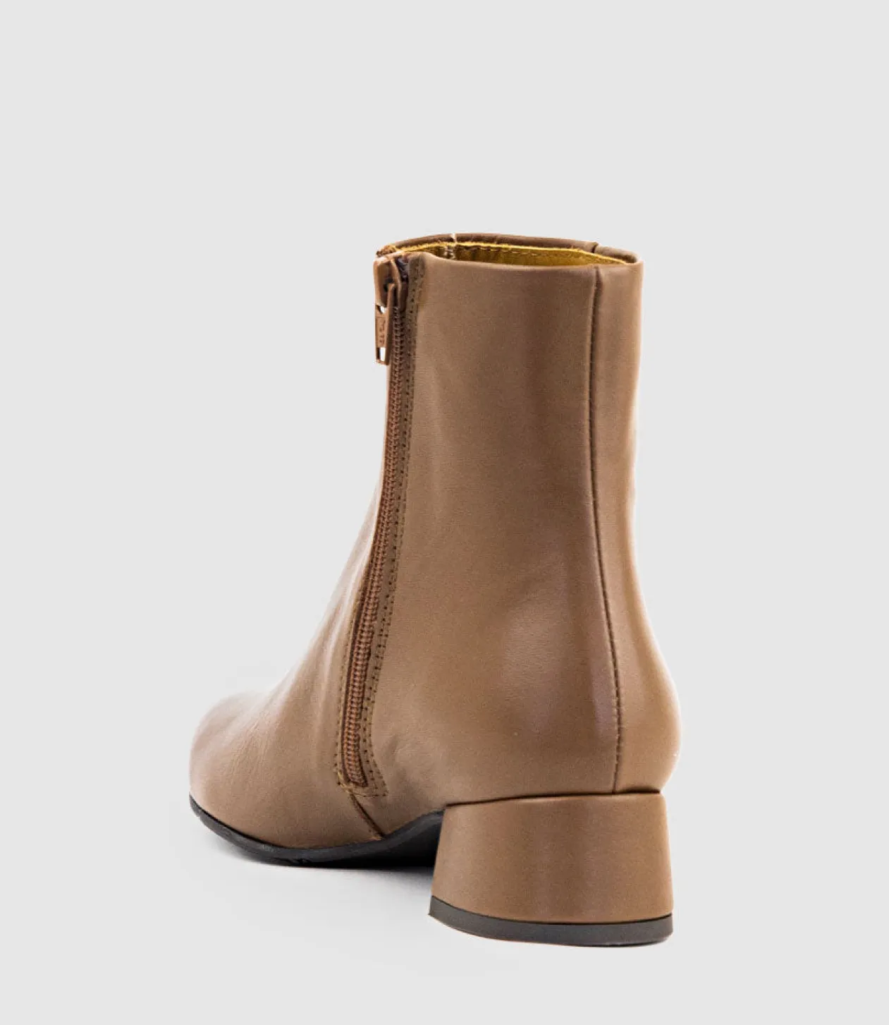 Zana35 Pointed Ankle Boot In Tan
